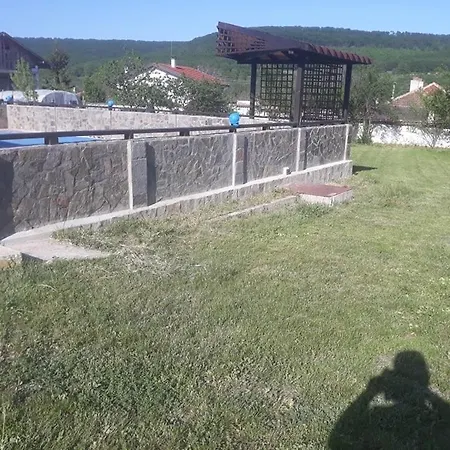 Inviting 4-bed In Dolishte General-Kantardzhievo