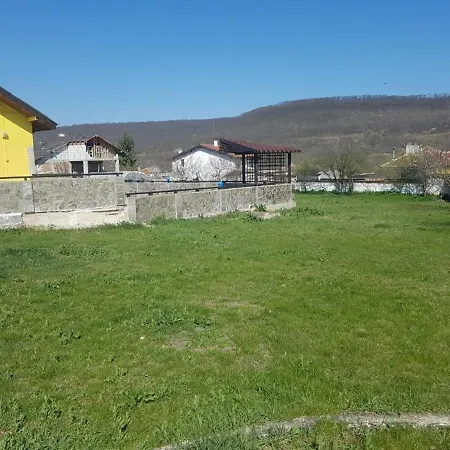 Inviting 4-bed In Dolishte * General-Kantardzhievo